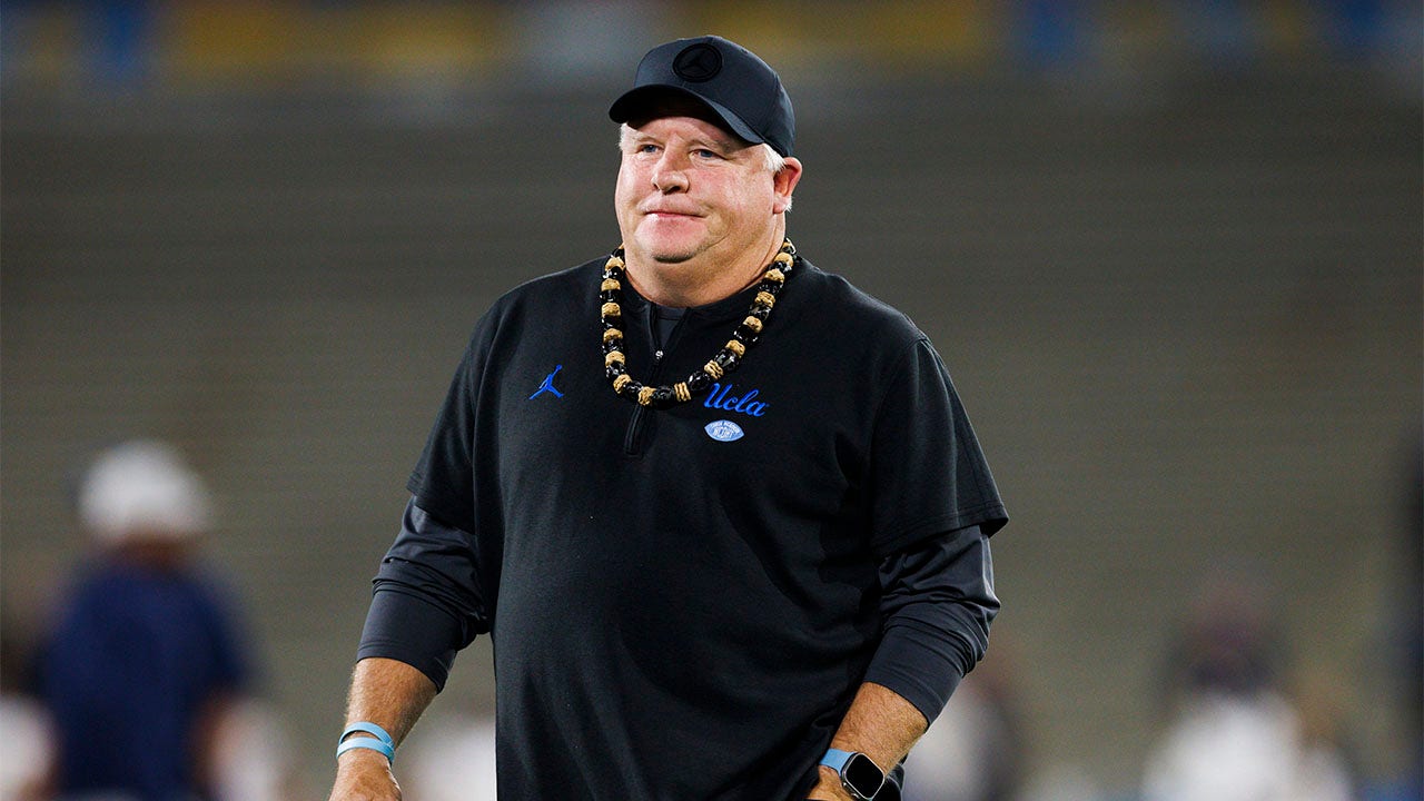 Chip Kelly Departing UCLA, Expected To Take Ohio State Offensive ...