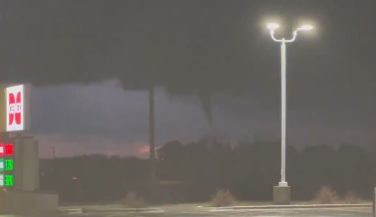 Tornadoes spotted in Illinois, Wisconsin during rare winter severe ...