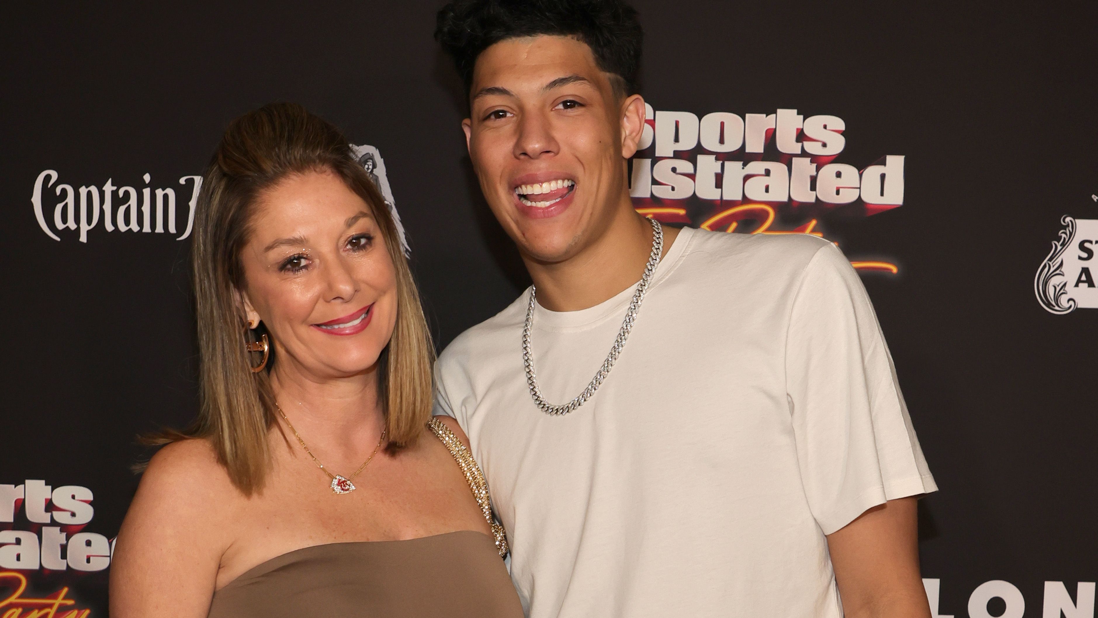 Chiefs QB Patrick Mahomes’ Mom Breaks Silence On His Brother’s Arrest