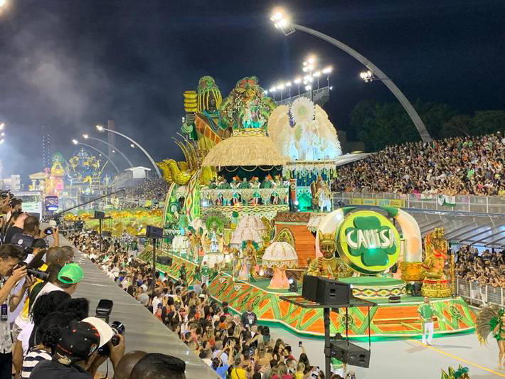 Carnaval de SP 2024 1º dia de desfiles tem homenagens a Adriano
