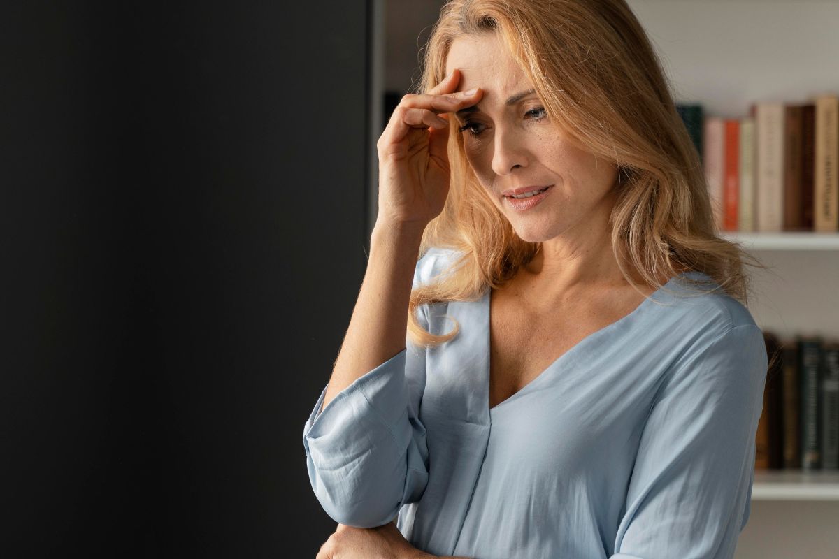 por que algumas mulheres têm névoa cerebral na menopausa?