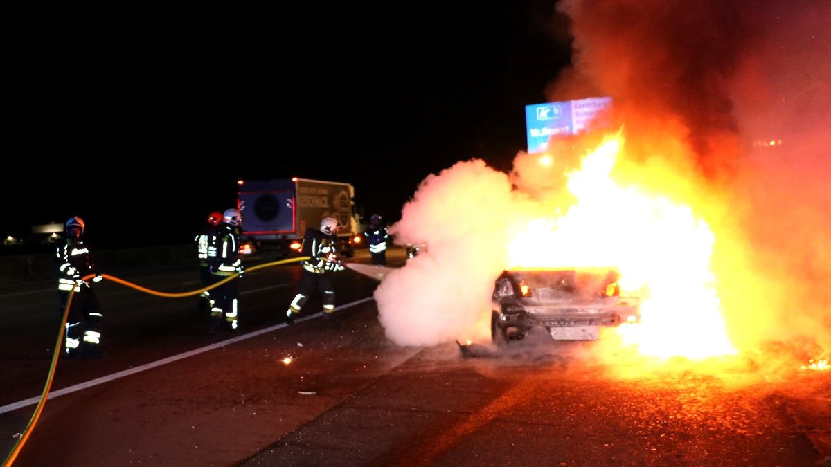 Flucht Aus Brennendem Auto – Großeinsatz Auf Der A2