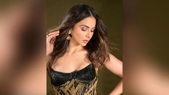 Assisted by celebrity fashion stylist Anshika Verma, Rakul kept her accessories to a minimum to allow her outfit to take centre stage, styling her look with just a pair of gold statement earrings and black strappy high heels.