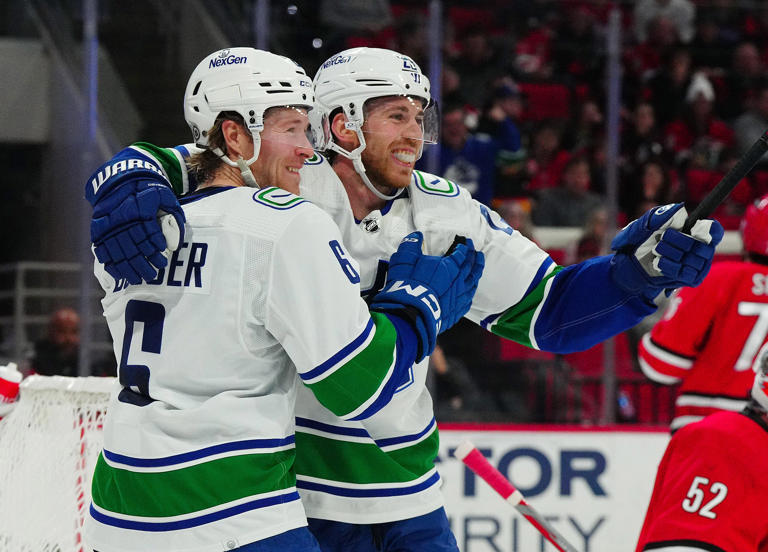 Detroit Red Wings at Vancouver Canucks odds, picks and predictions