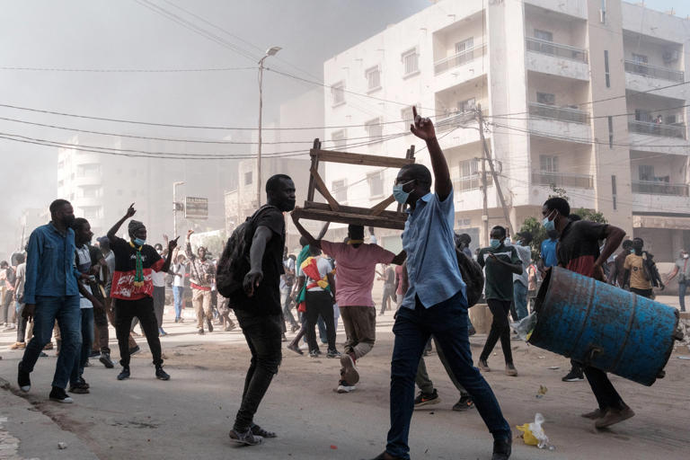 Au Sénégal, un deuxième opposant tué dans les manifestations après le report de la présidentielle