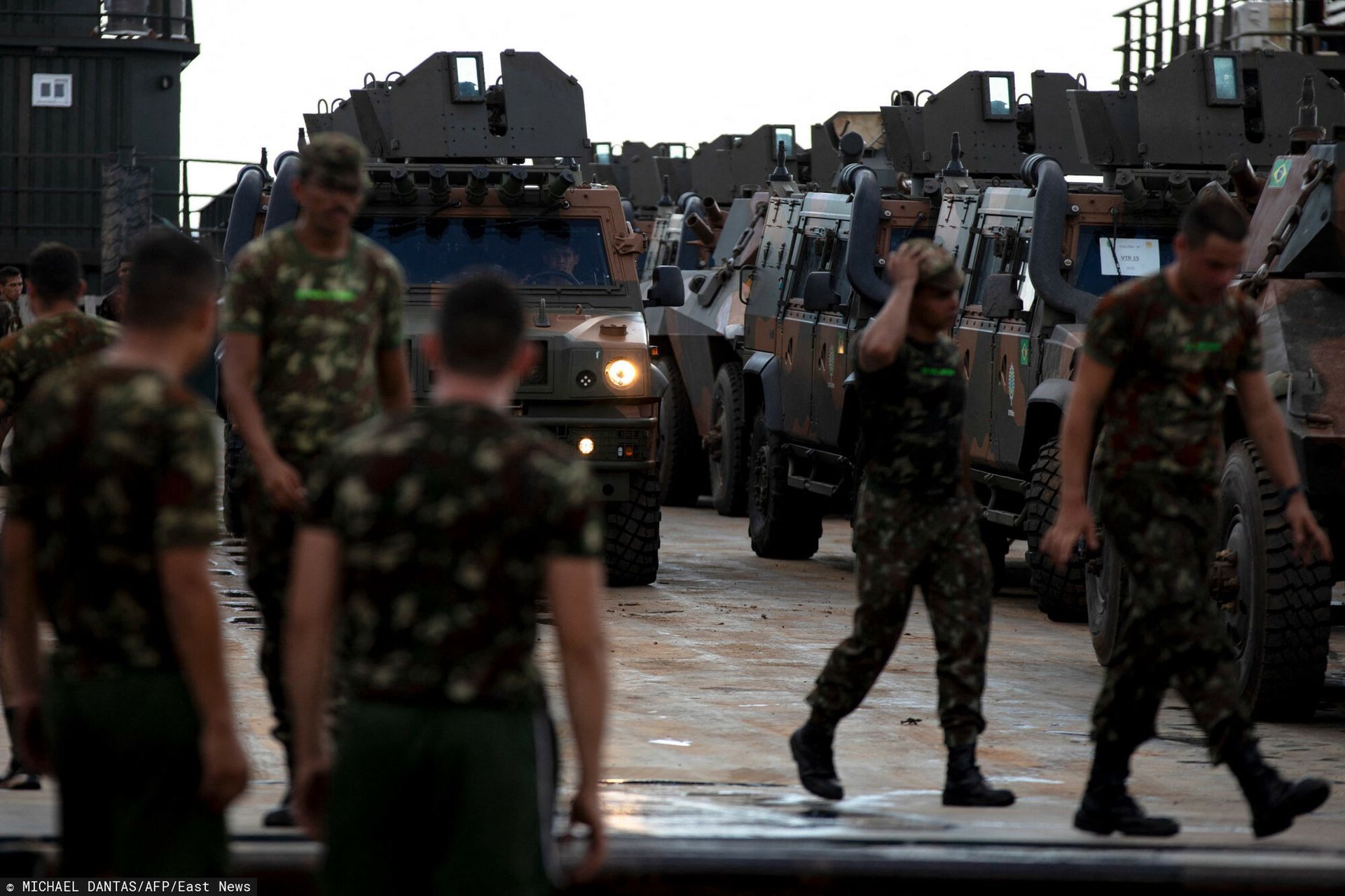 coraz więcej wojsk na granicy. brazylia obawia się wojny