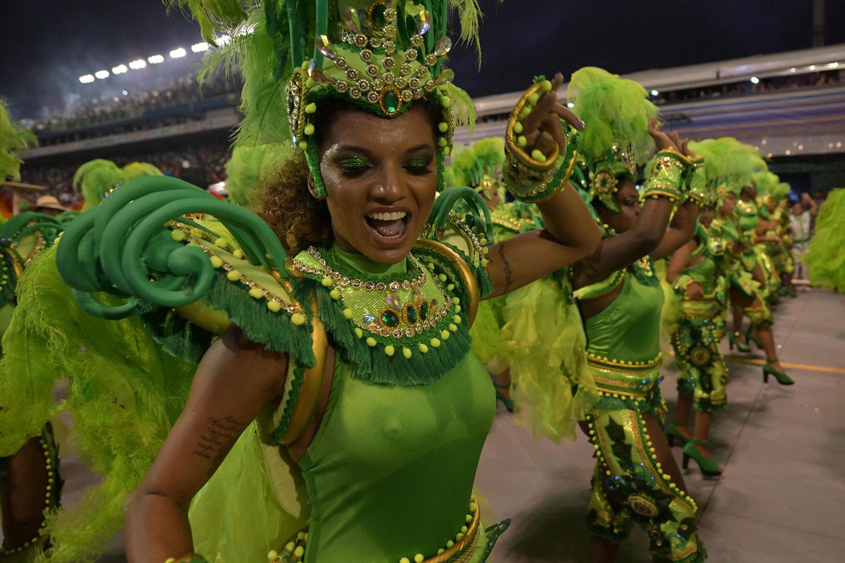 fotos: sao paulo da inicio al carnaval de brasil con desfiles de samba y comparsas callejeras