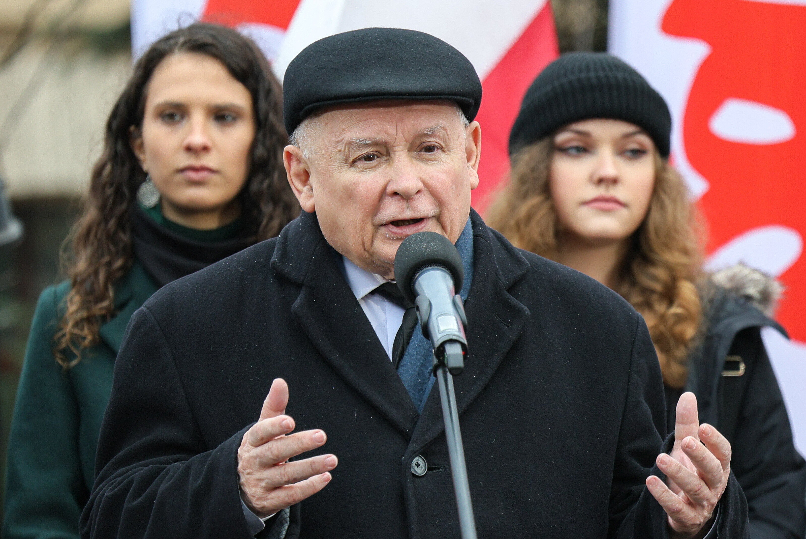 jarosław kaczyński chce odwołania polskiego komisarza. znamy kulisy sprawy