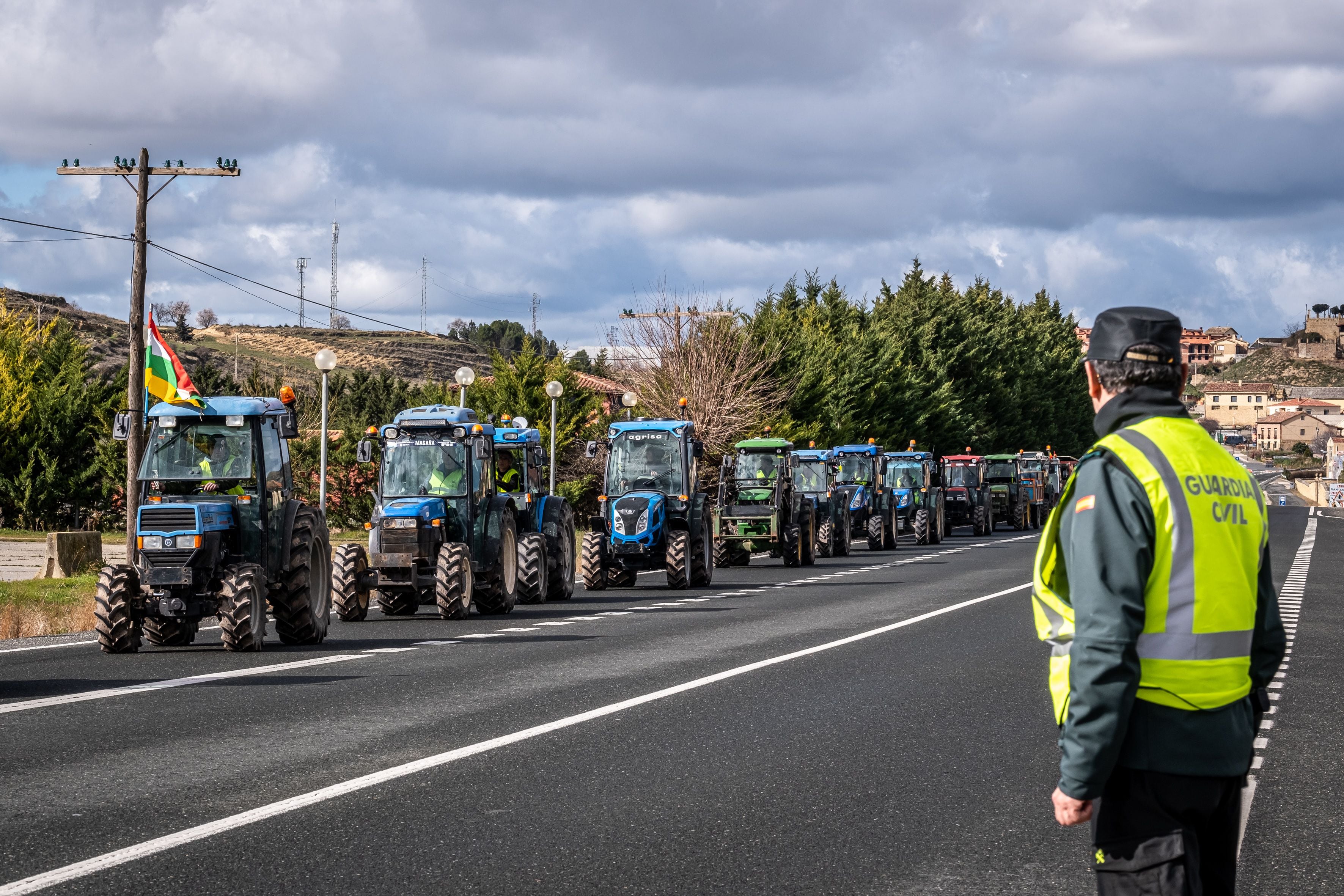 agricultores y transportistas llegan a un acuerdo para mantener un paro indefinido hasta que el gobierno escuche sus peticiones