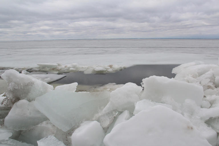 Smith: Despite poor ice, some sturgeon spearers find safety and success ...