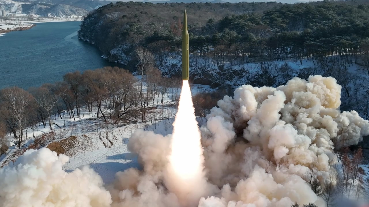 '핵·미사일·잠수함' 비대칭 전력 강화하는 북한 속내는?