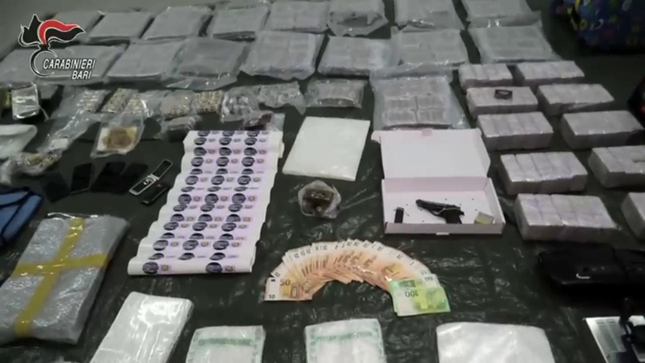 Bari, Nascondeva In Casa E Nel Box 90 Chili Di Droga: Arrestato 61enne ...