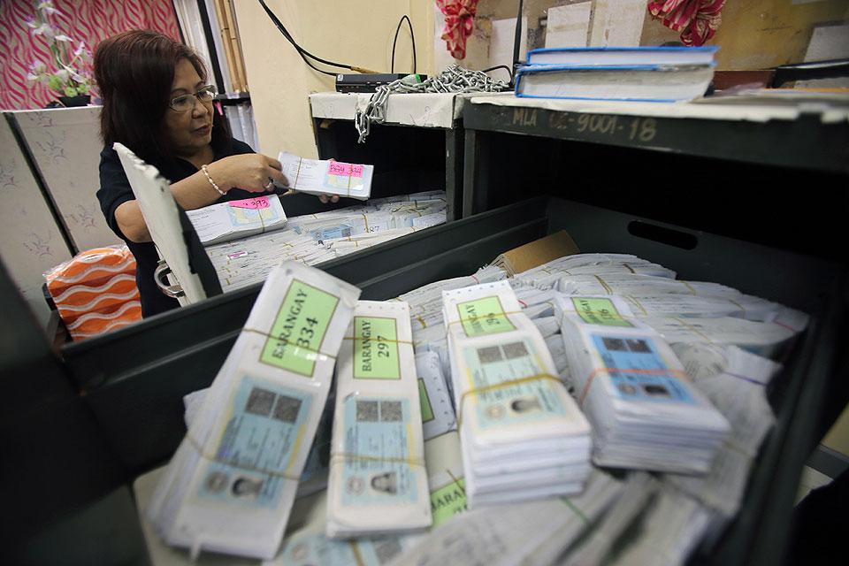 Comelec Studying Return Of Voter’s ID