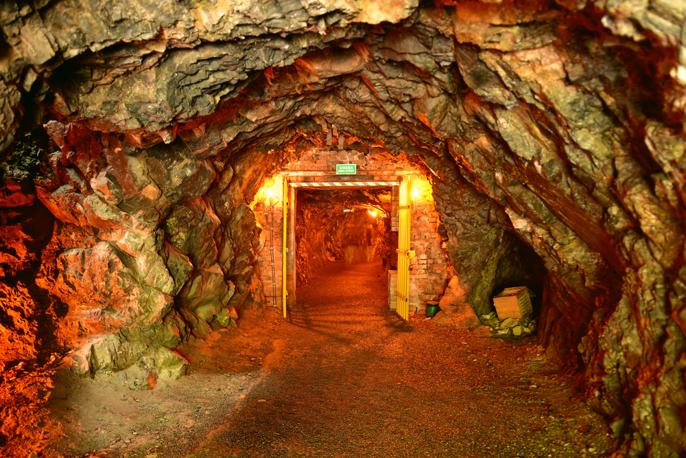 kopalnia złota na dolnym śląsku. podziemny wodospad czy pole diamentowe to dopiero początek atrakcji