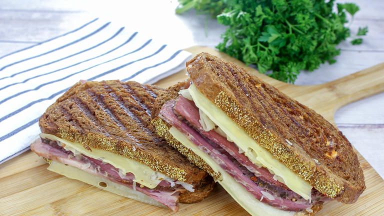 This Reuben Sandwich Recipe Is Very Hearty - Best Reuben Sandwich