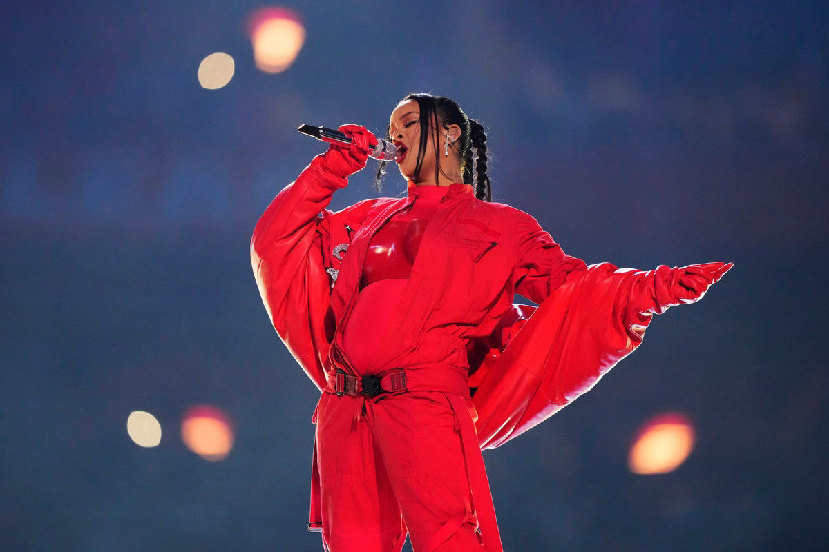 Super Bowl Halftime Show The 10 Greatest Performances From Rihanna To Prince