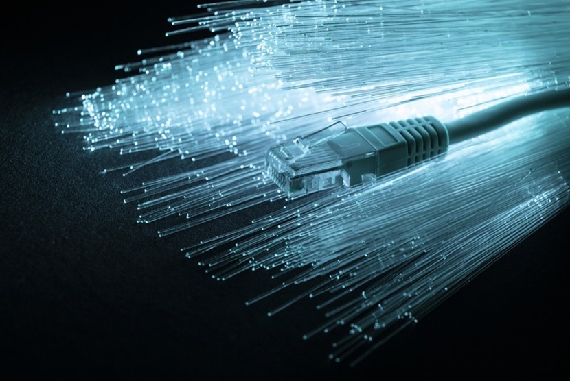 terdepan dengan koneksi fiber optic, masa depan internet yang cepat dan stabil