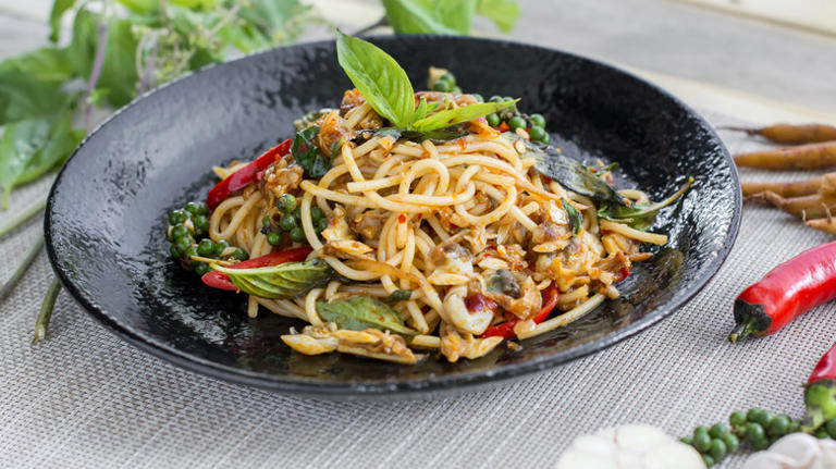 You Can Absolutely Make Clam Pasta With The Canned Variety