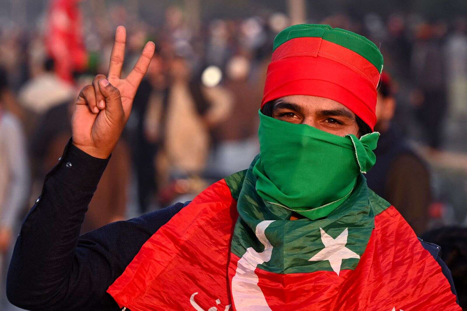 pakistan election: khan-backed independents lead in final vote count
