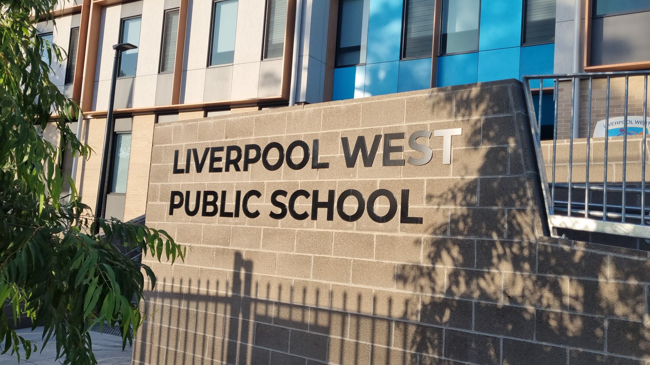 liverpool west public school shut for two weeks, mardi gras fair day cancelled at victoria park after asbestos found in recycled mulch