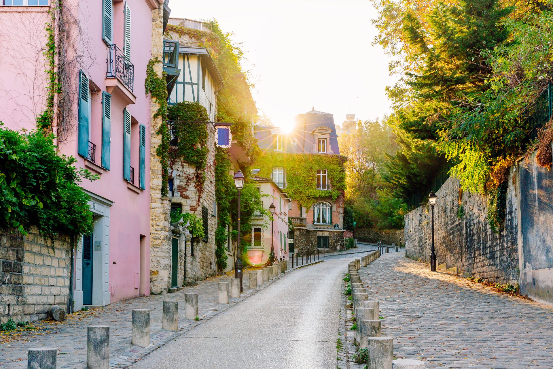 <p>Synonymous with Paris' bohemian and artistic life, Montmartre is a must-visit area on our romantic tour. Its winding, flower-lined streets, cozy restaurants and cafes, and friendly atmosphere will enchant you, reminding you of scenes from the movie 'Amélie' (2001).</p>