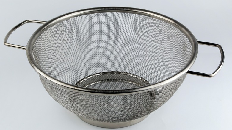 The Simple Sieve Trick For Cooking Pork Buns Without A Steamer   BB1i7LWh.img