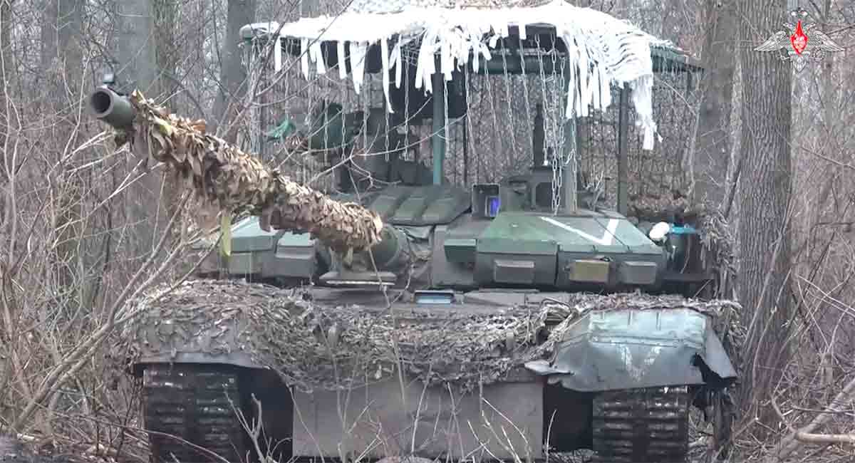 video: rusland richt exportbestemde t-90s tanks op oekraïens front