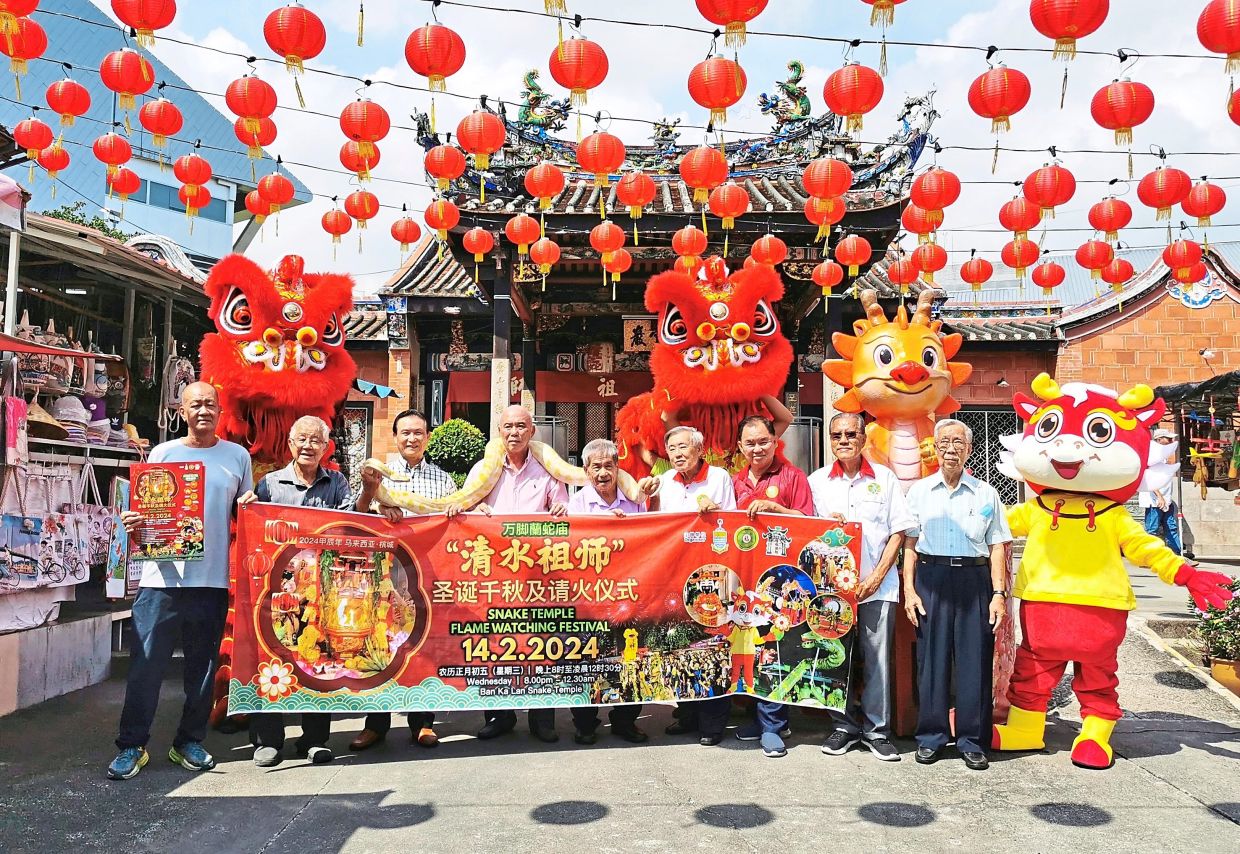 temple ceremony to forecast year ahead