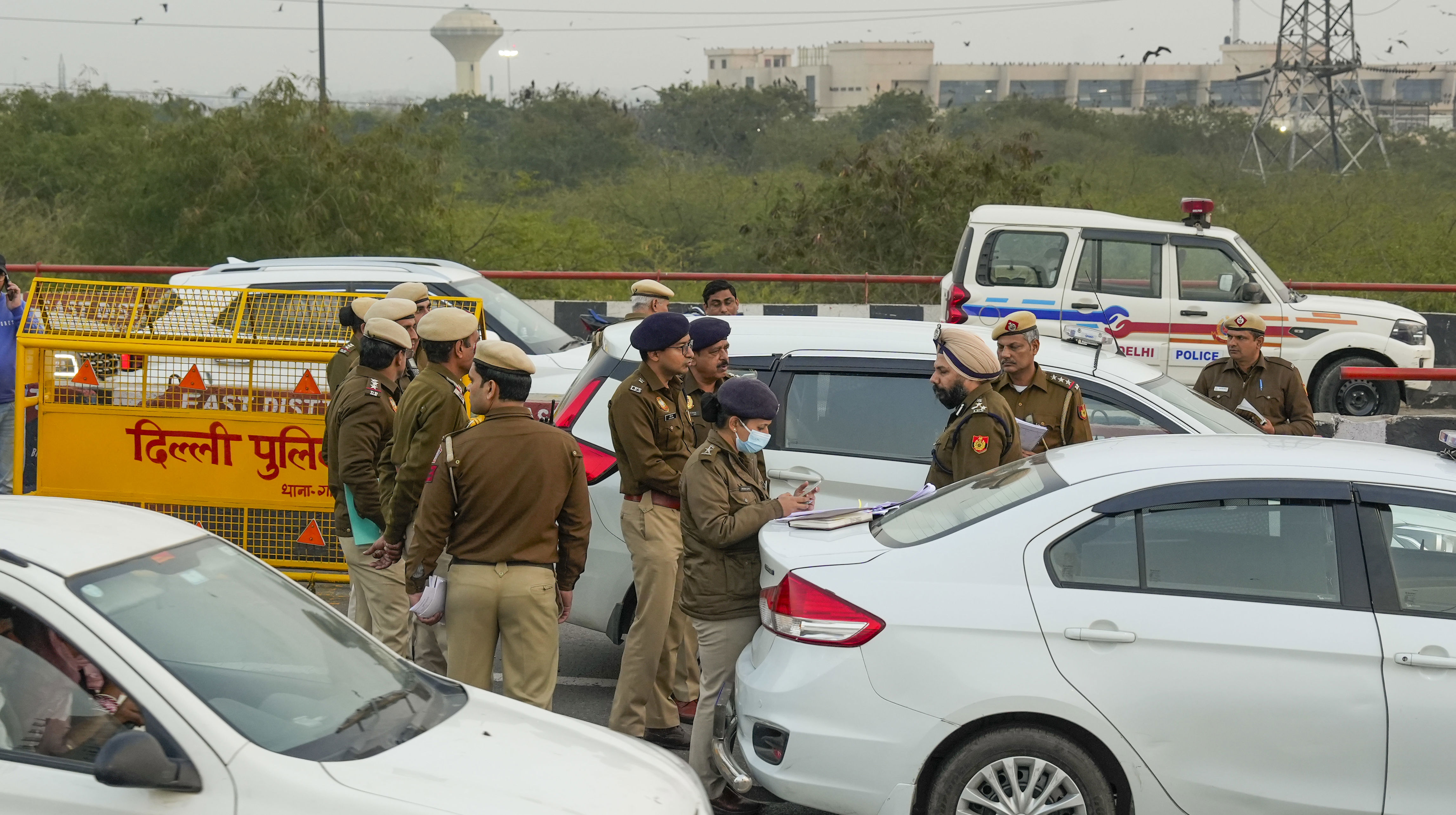 delhi traffic police advisory ahead of farmers' protest