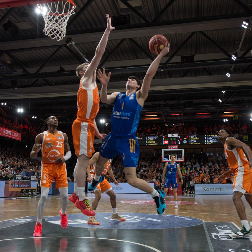 basketball: alba berlin gewinnt verfolgerduell bei rasta vechta