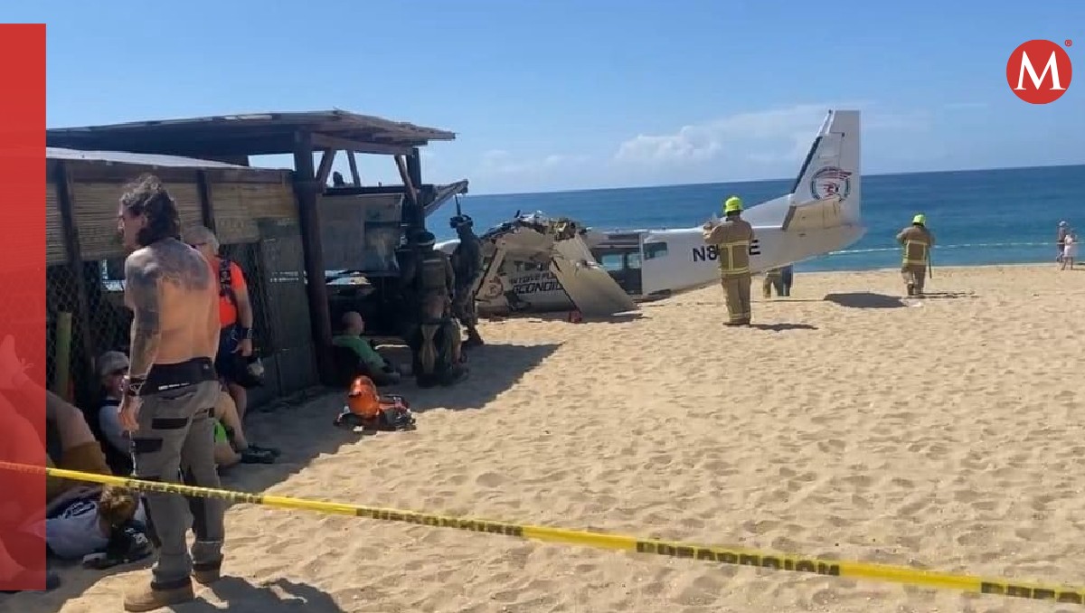 avioneta aterriza de emergencia en playa de puerto escondido; hay varios heridos
