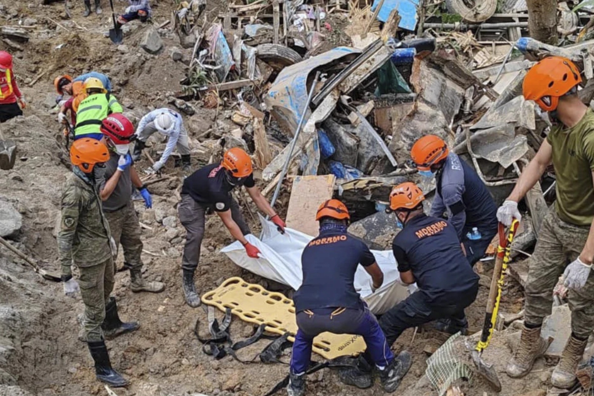reportan la muerte de 54 personas tras deslizamiento de tierra en filipinas