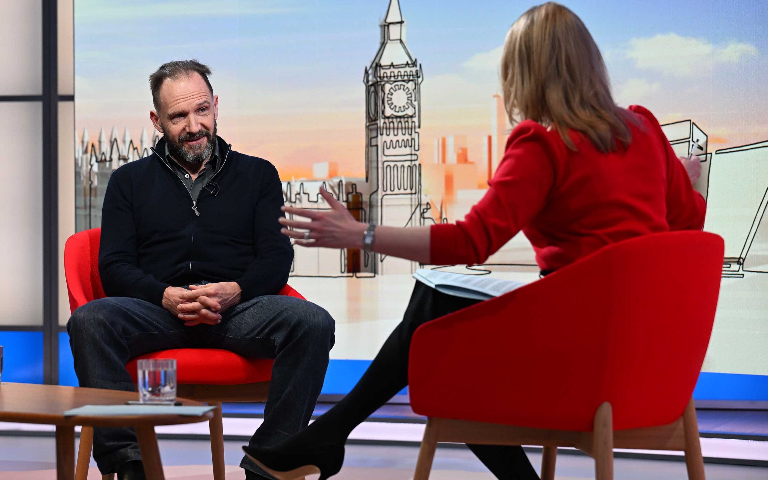 ralph fiennes: trigger warnings for ‘soft’ audiences should be ditched
