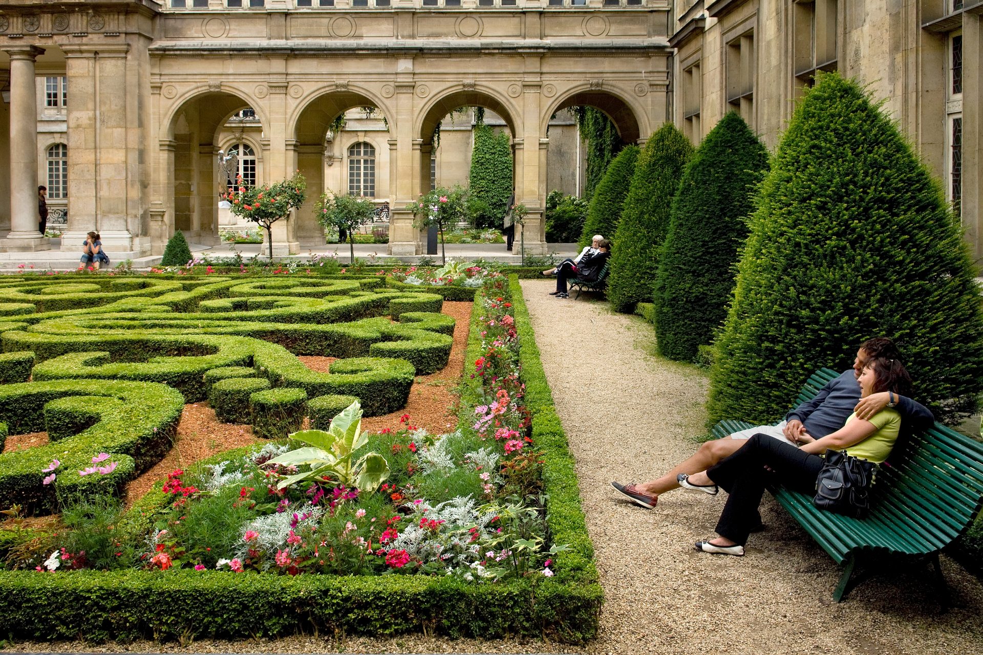 <p>In the Marais district, the Carnavalet Museum is dedicated to the history of Paris. Sprinkled with artistic sculptures, shrubs, and flowers, its garden is a pleasant spot, ideal for taking a break on one of its benches during the day.</p>