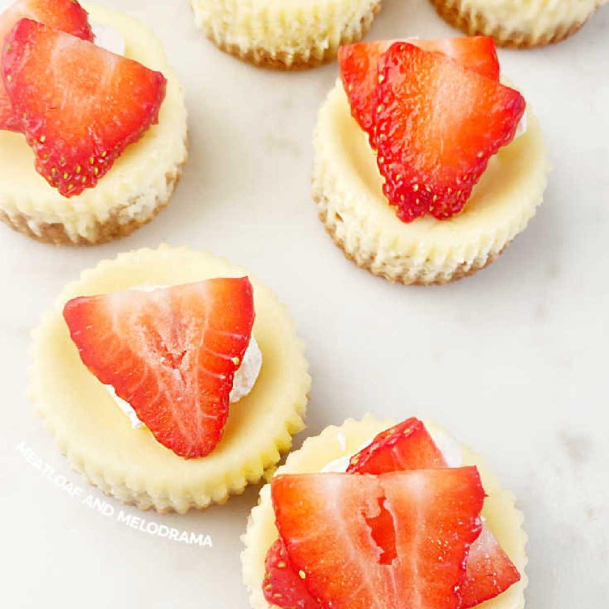 Easy Mini Cheesecakes With Graham Cracker Crust   BB1i8Ao8.img