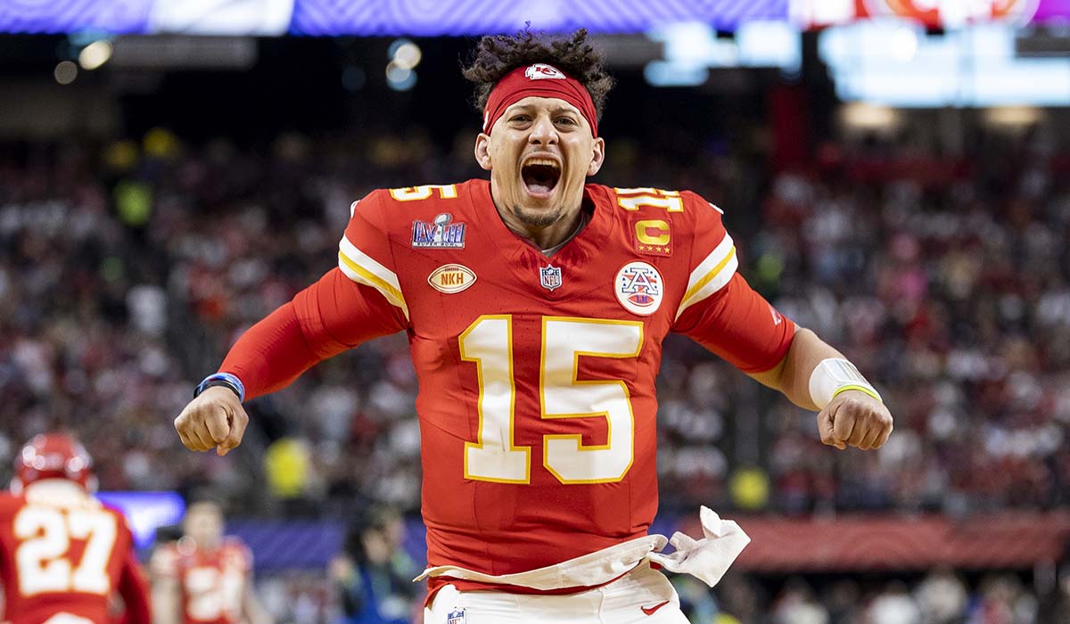 Taylor Swift Celebrates With Travis Kelce After The Kansas City Chiefs ...