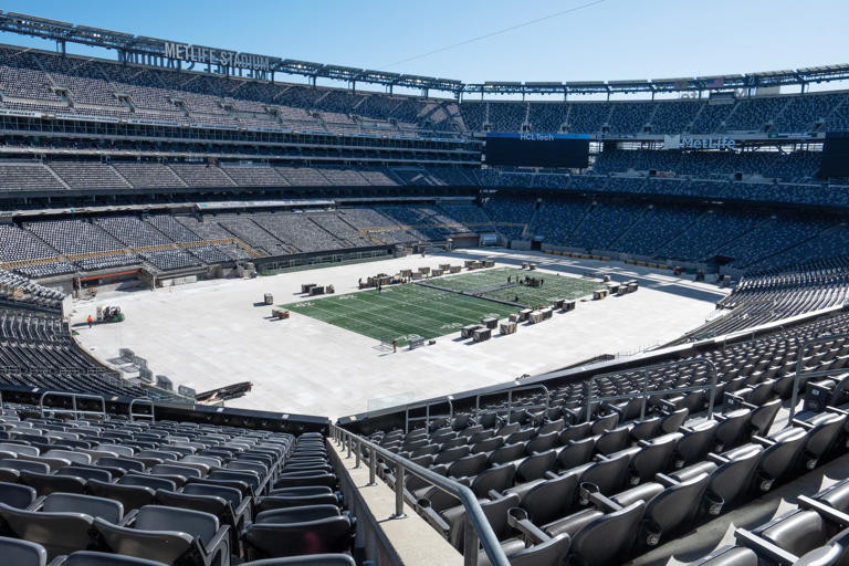 Want to go to NHL Stadium Series at MetLife? What to know about weather