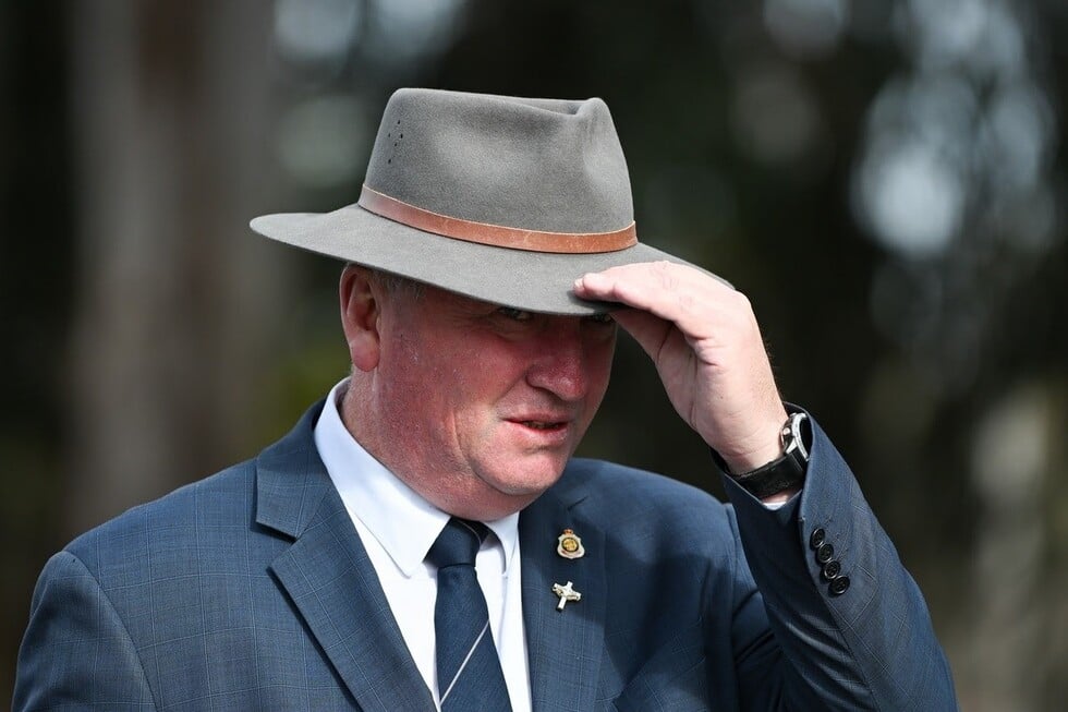 τύφλα στο μεθύσι ο πρώην αναπληρωτής πρωθυπουργός της αυστραλίας ξαπλωμένος στο πεζοδρόμιο