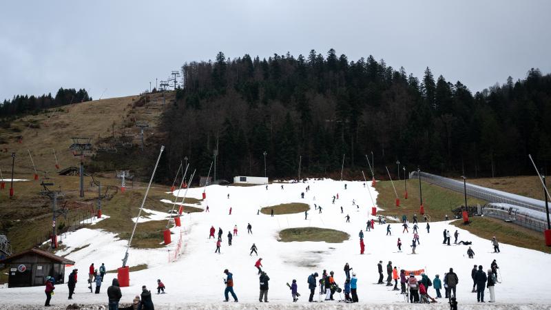 une station de ski française en pleine polémique : le pdg répond aux accusations