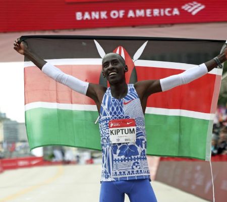 muere en un choque el atleta kelvin kiptum; impusó récord mundial en el maratón de chicago en 2023