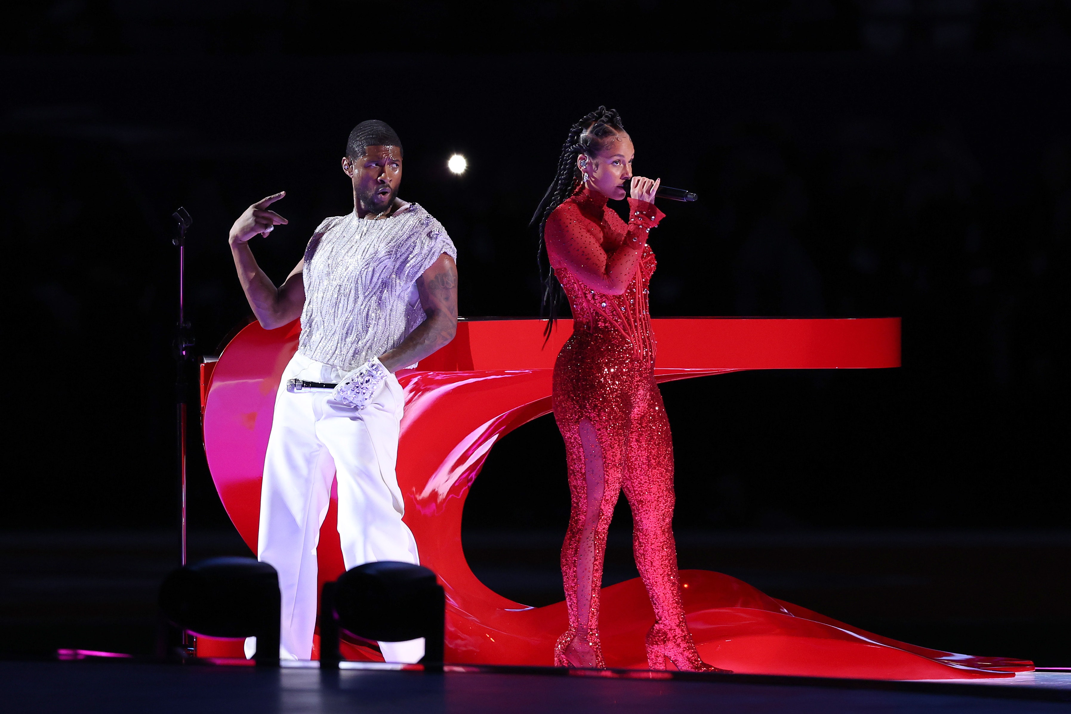 Watch Usher’s 2024 Super Bowl Halftime Show With Alicia Keys, Ludacris ...