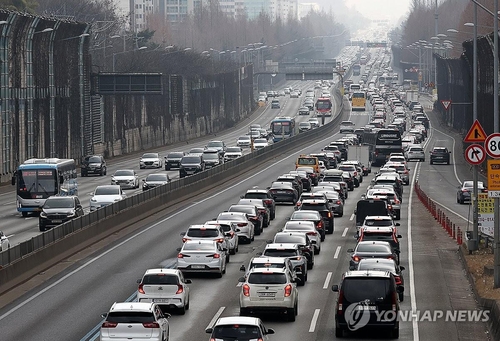 highway traffic to build up as people return to seoul amid lunar new year holiday