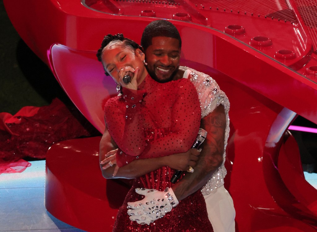 Shirtless Usher Rocks (and Rolls) At Super Bowl 2024 With Alicia Keys ...