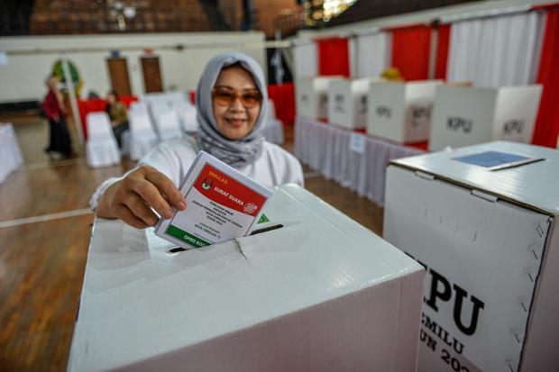 pemilu serentak digelar di indonesia hari ini, ada 204 juta pemilih