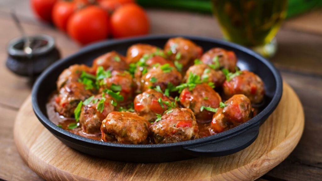 Albondigas En Salsa: Deliciosa Receta En Pocos Pasos Y Lista En Minutos