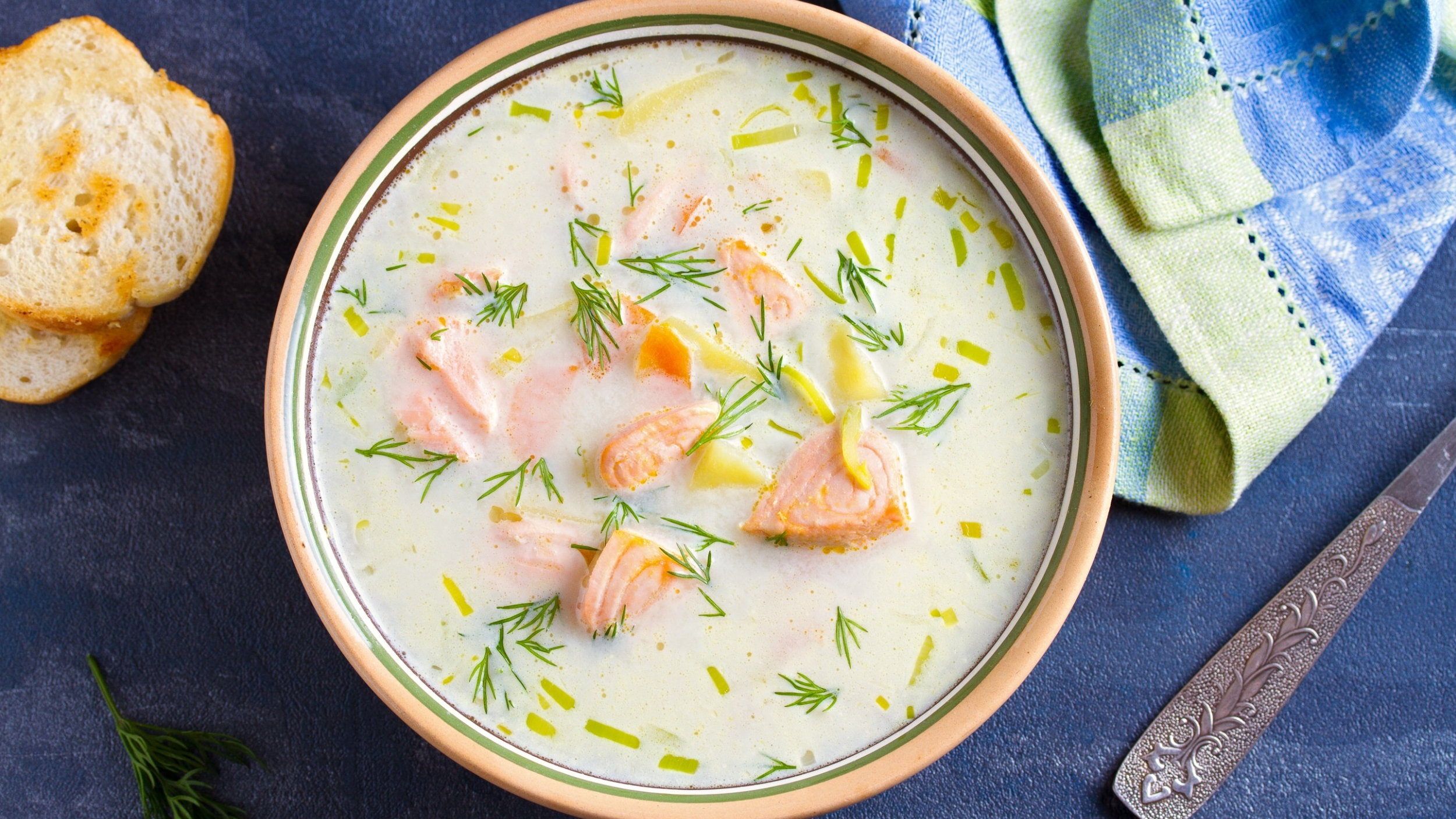 lohikeitto, czyli fińska zupa z łososia, jest delikatna i kremowa. zrobisz ją w 15 minut