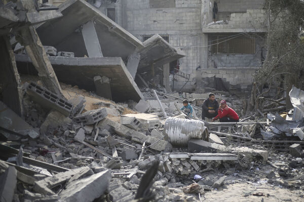 67 killed in rafah airstrikes as israel frees two hostages