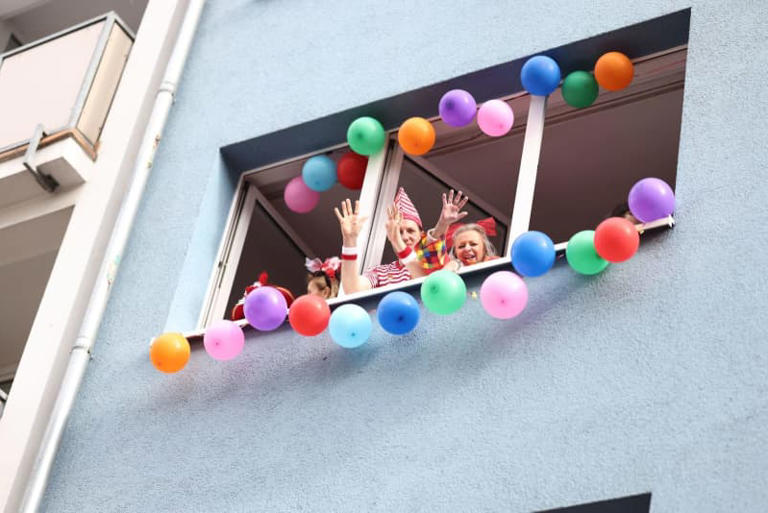 Largest Rose Monday parade kicks off in Germany's Cologne