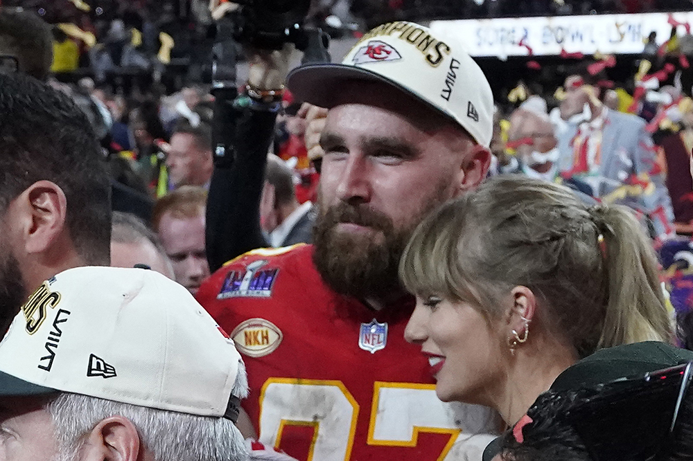 Taylor Swift Cheering On Travis Kelce At His Games: Photos Of The ...