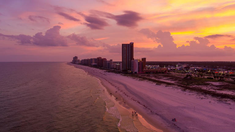 This Luxury Resort On The Shores Of An Iconic Alabama Beach Has The ...